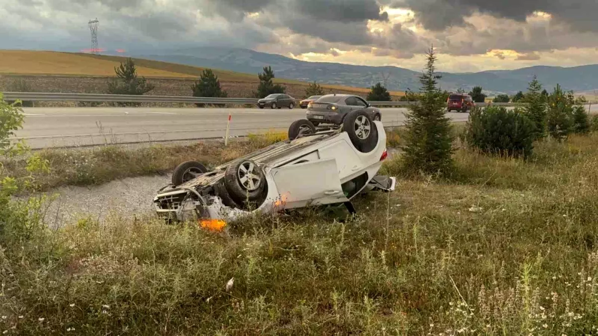 Tokat ve Sivas arasındaki yol kaza sonucu 4 kişinin yaralanmasına sebep oldu.
