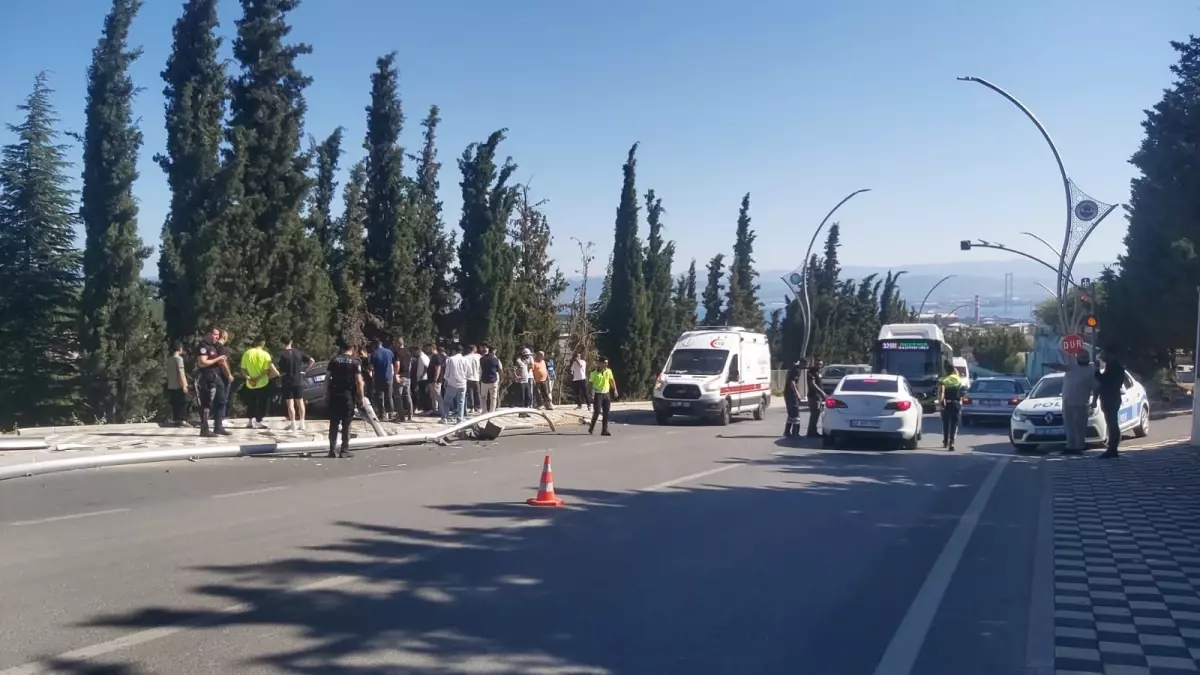 Dilovası'nda trafik kazasında şoför yaralandı.