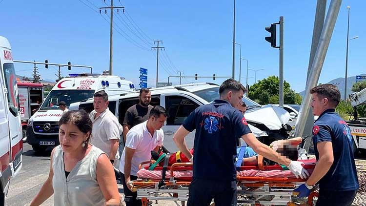Fethiye'de trafik kazasında çok sayıda yaralı var.