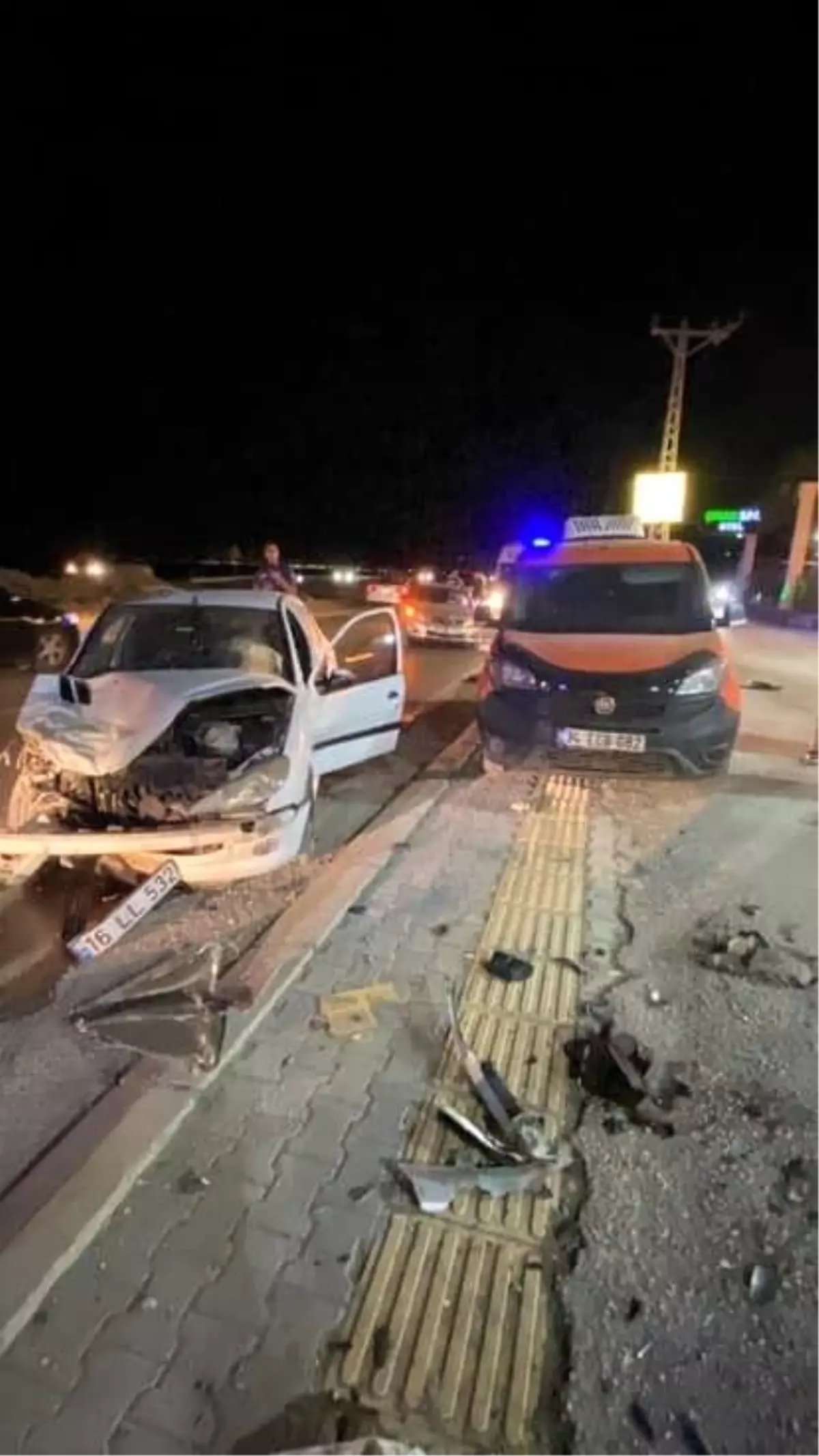 Hatay'da akşam saatlerinde meydana gelen kaza sonucu 2 kişi yaralandı.