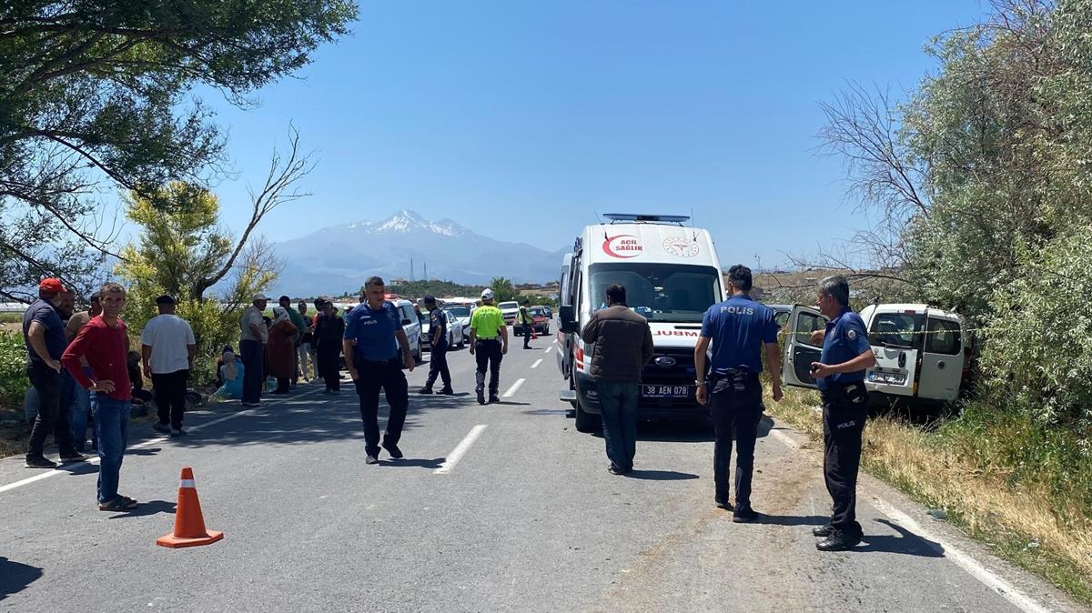 Kayseri'de trafik kazası: 1 kişi hayatını kaybetti, 8 kişi yaralandı...