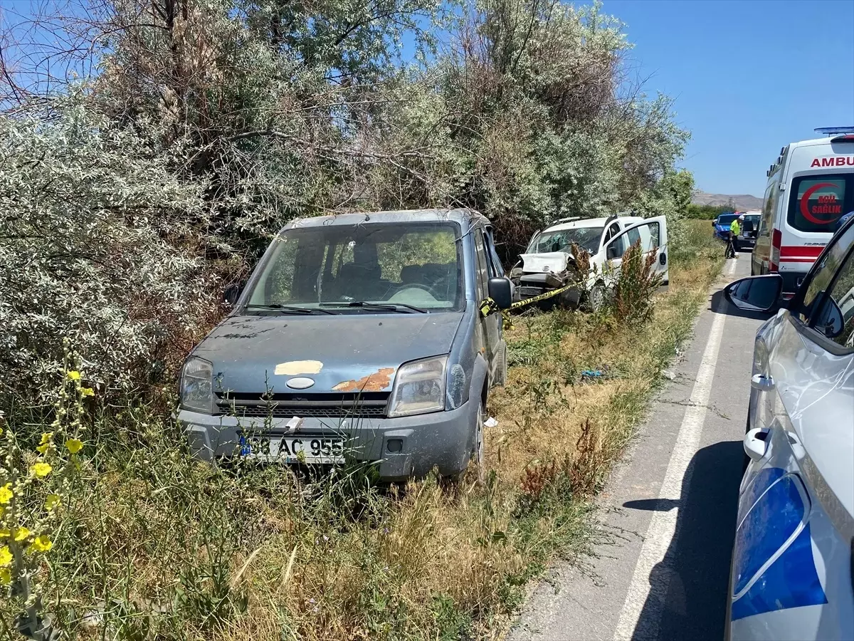 Kayseri'de trafik kazası: Bir kişi hayatını kaybetti, sekiz kişi yaralandı.