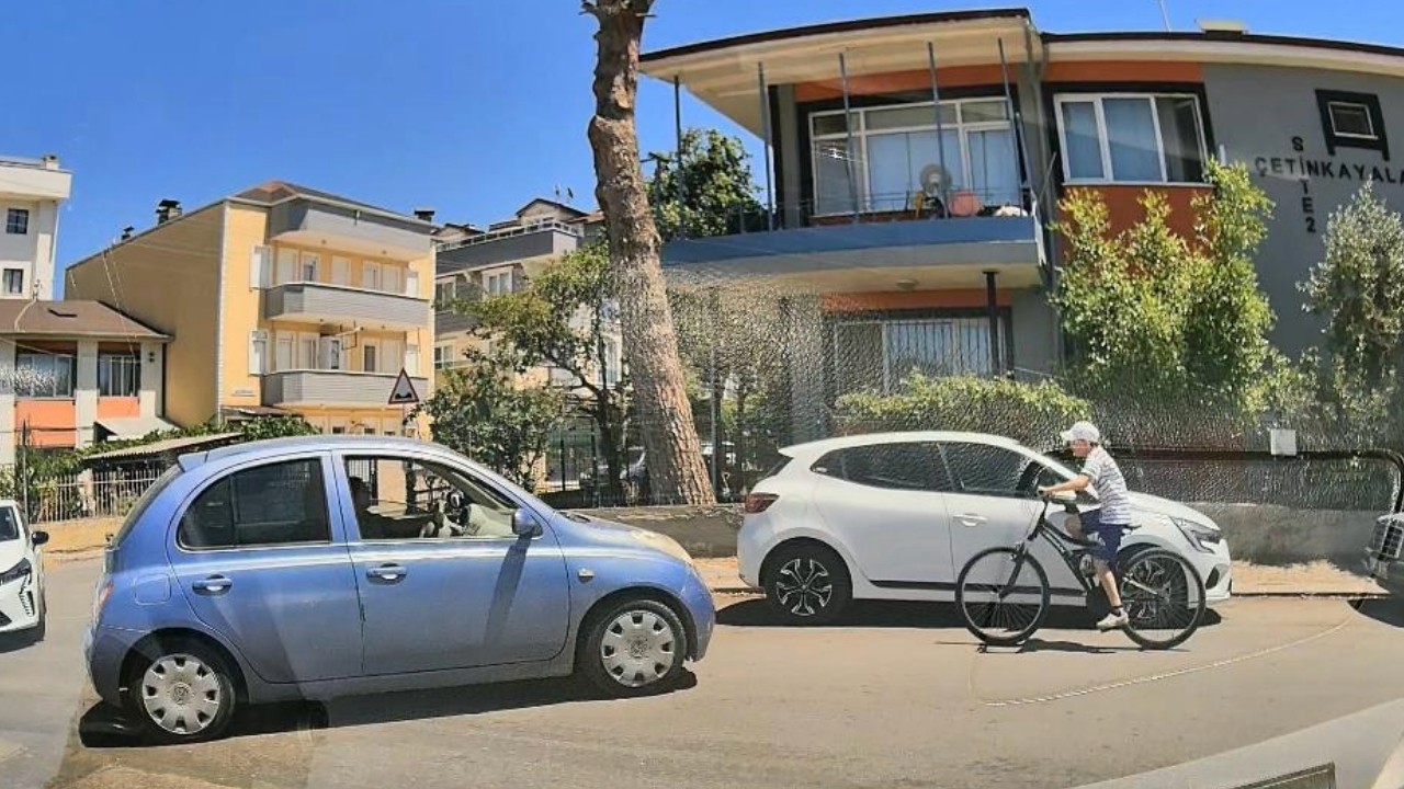 Kaza sonucu araç, bisikletli çocuğa çarptı.