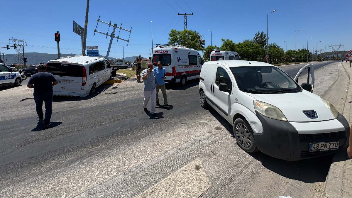 Muğla'da trafik kazasında 11 kişi yaralandı.