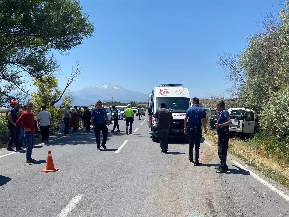 Kayseri'de kaza: 1 kişi hayatını kaybetti, 8 kişi yaralandı.