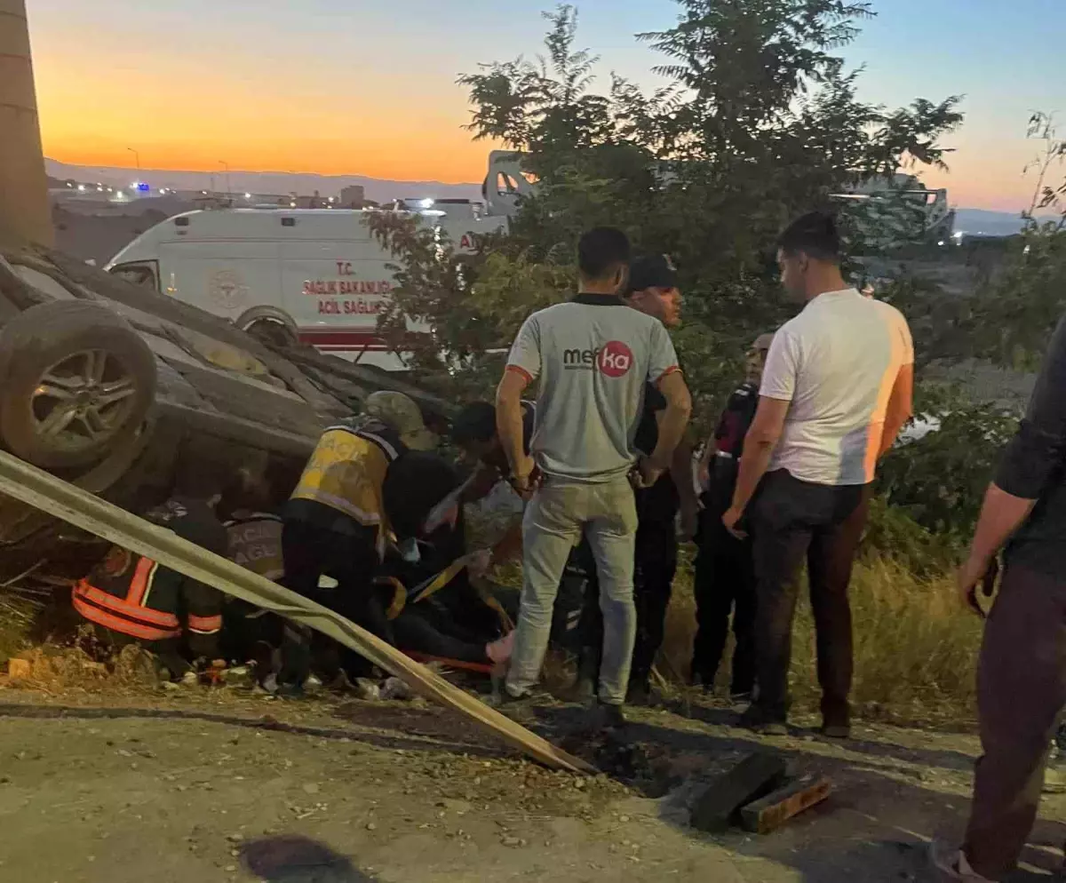 Malatya'da trafik kazasında 1'i ağır, 2 kişi yaralandı.
