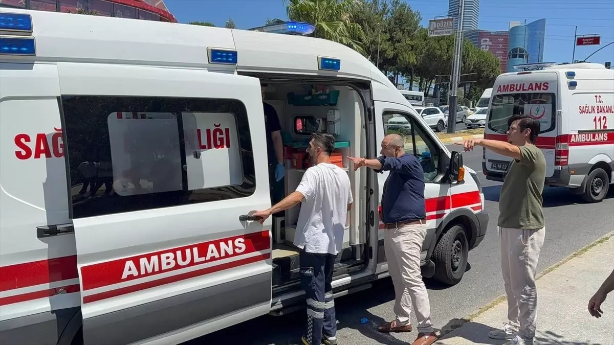 Ataşehir'de trafik kazası: 4 kişi yaralandı.