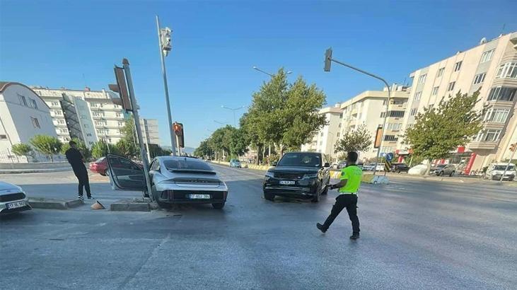 CHP milletvekili Gamze Akkuş İlgezdi, Çanakkale'de bir trafik kazası geçirdi.