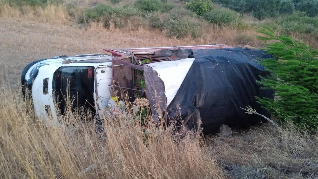 İzmir'de ardı ardına trafik kazaları: 1 kişi öldü, 15 kişi hastaneye götürüldü.