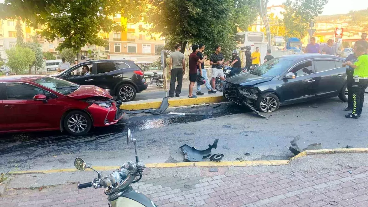 Karamürsel'de Kaza: Motosiklet Sürücüsü Zarar Gördü.