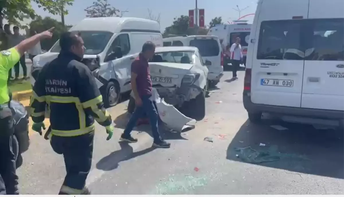 Mardin'de Ardışık Trafik Kazası: 3 Yaralı