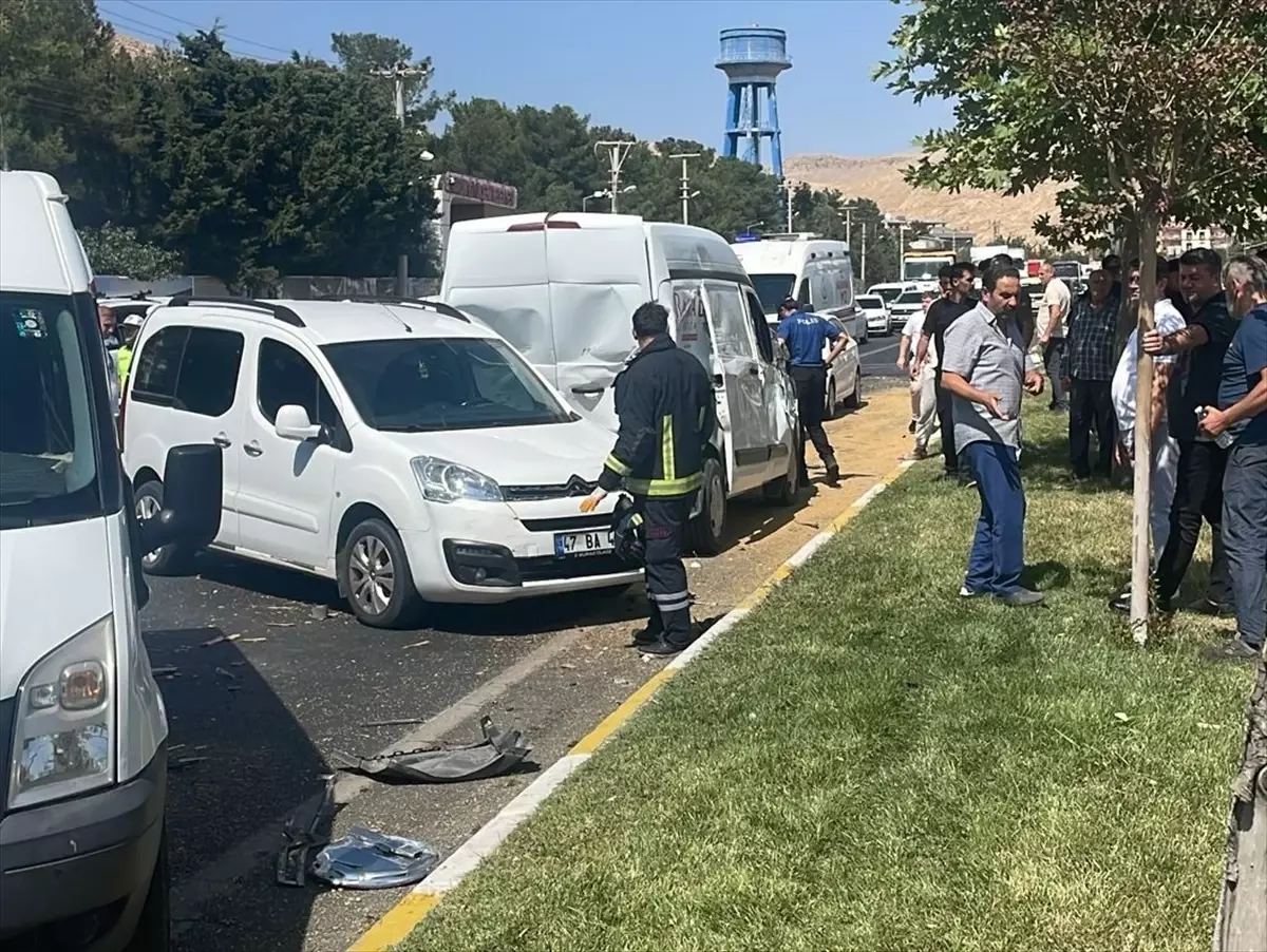 Mardin'de Sıralı Trafik Kazası: 3 Kişi Yaralı