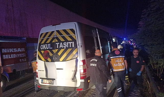 Niksar'da Düğün Konvoyunda Trafik Kazası: 13 Kişi Yaralı