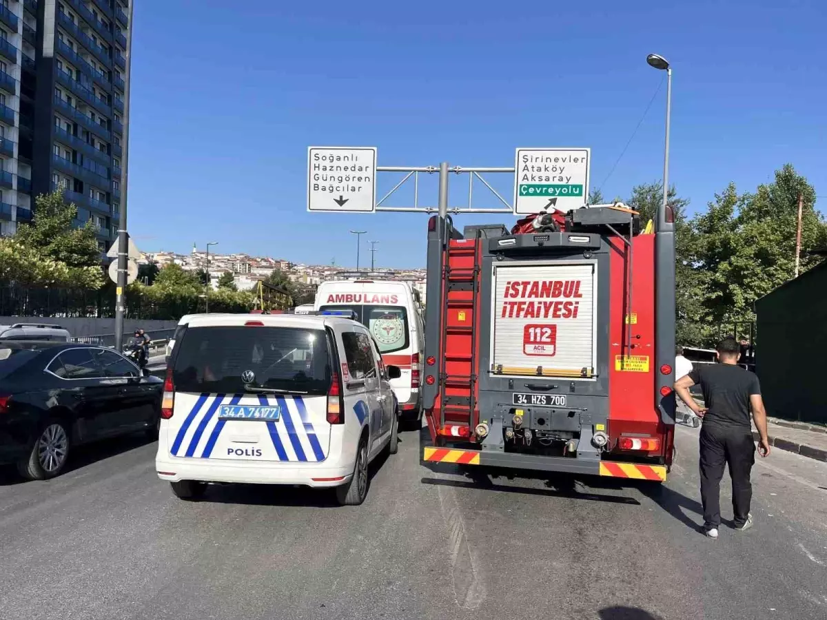 Bahçelievler'de Park Halindeki Araca Çarpan Araç Takla Attı