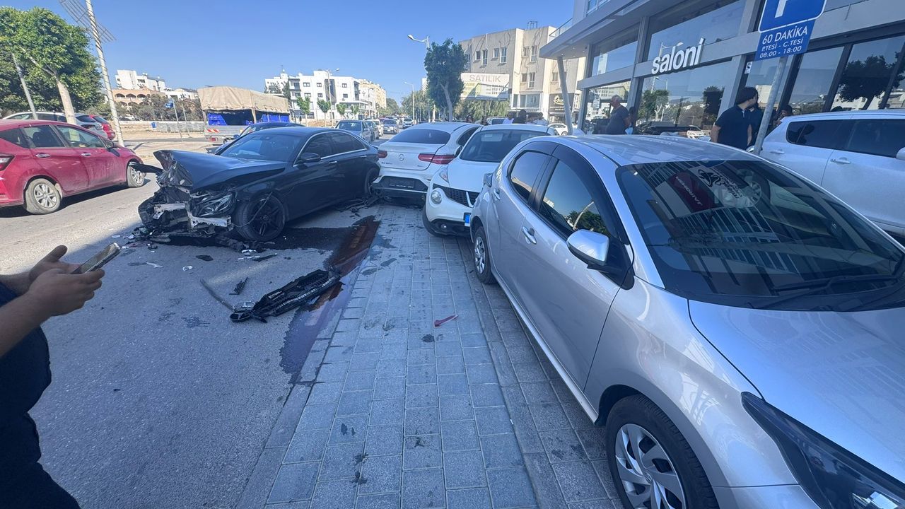 Gönyeli'de ardışık trafik kazası