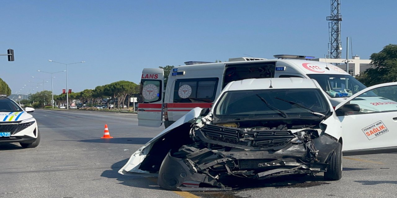 Menteşe'de trafik kazasında araçlar hasar gördü, 1 kişi hafif yaralandı.