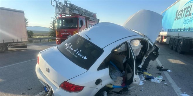 Üsteğmen ve eşi evlilik iznindeyken, trafik kazası sonucu ayrıldılar.