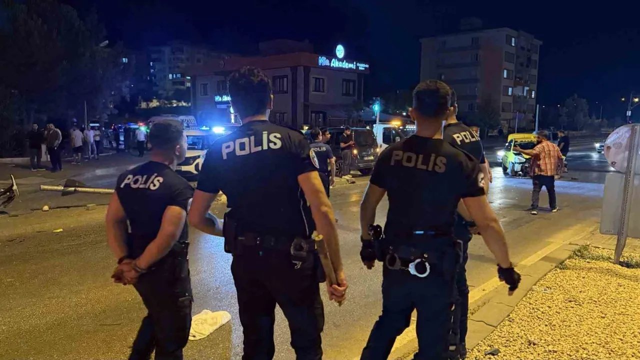 Gaziantep'te ardışık kaza nedeniyle çıkan taşlı çatışma