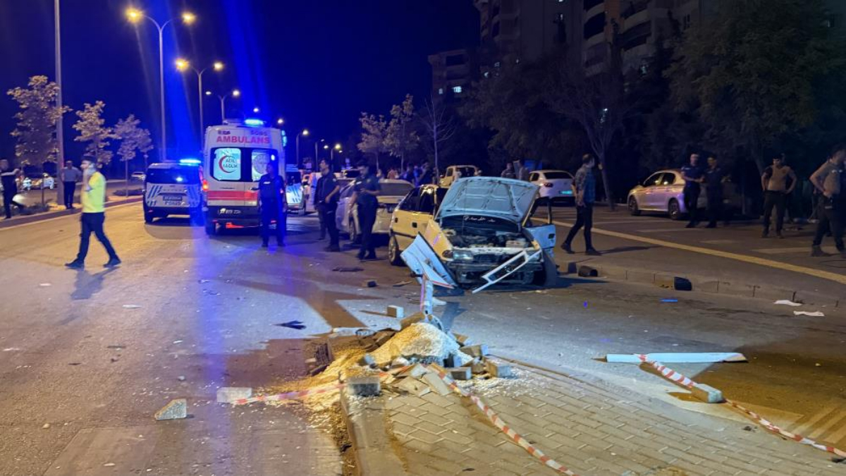 Gaziantep'te trafik kazasından sonra 6 kişi yaralandı.