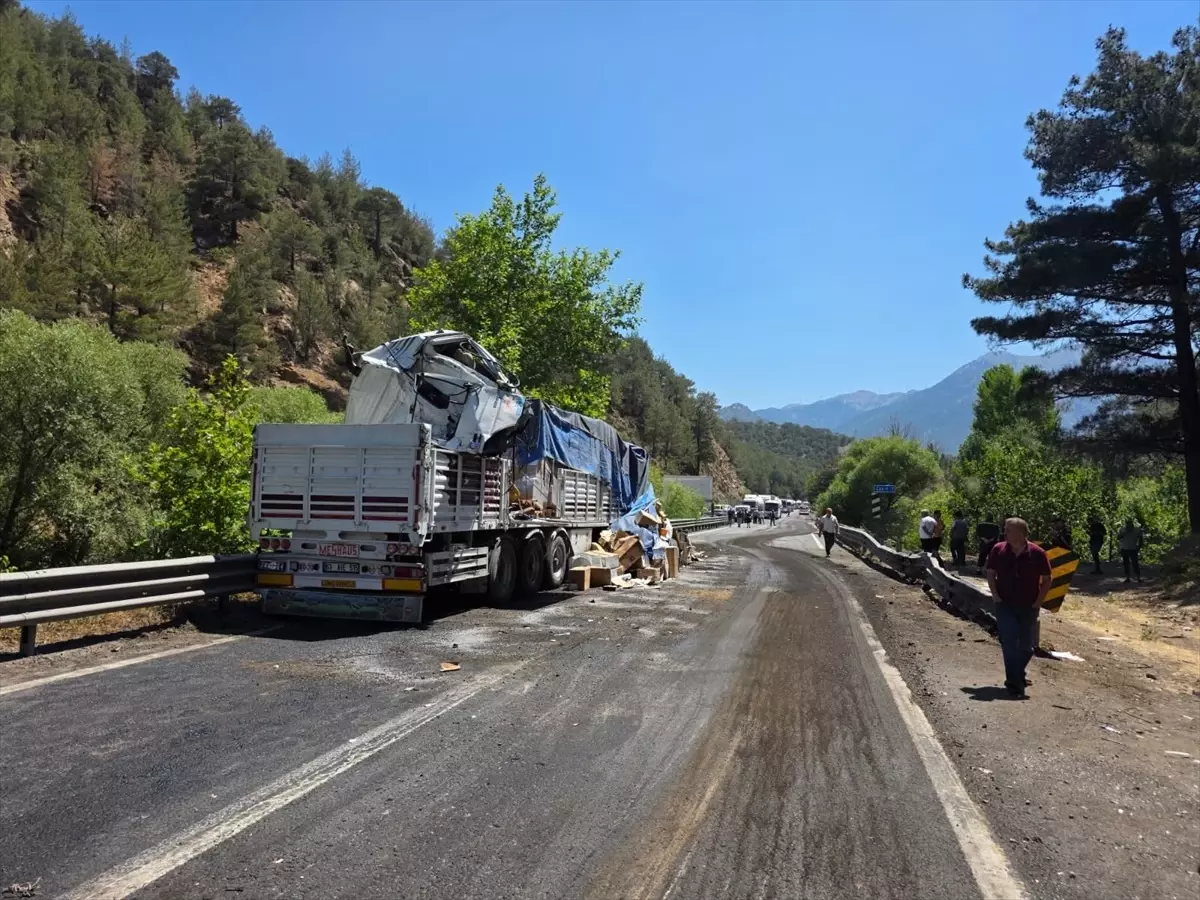 Pozantı'da Zincirleme Kaza: Bir Kişi Öldü, İki Kişi Yaralandı