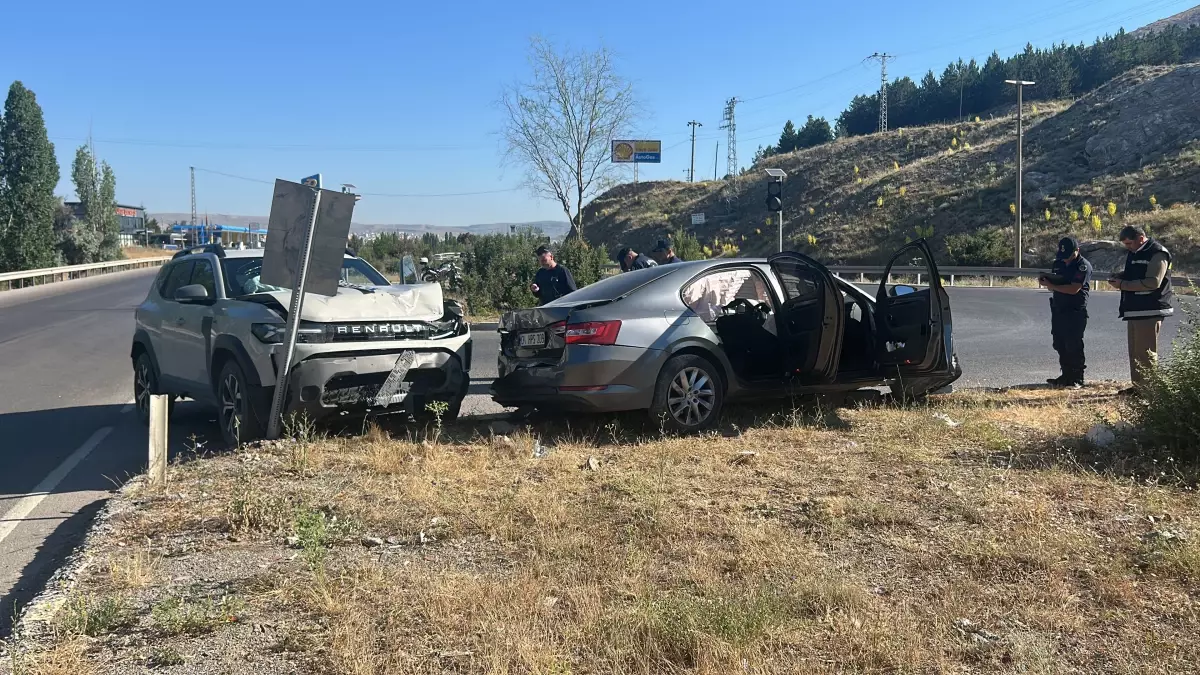 Sivas'ta Kaza: 5 Kişi Yaralı