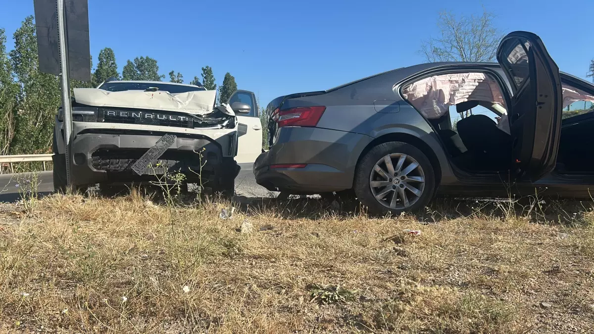 Sivas'ta trafik kazasında 5 kişi yaralandı.