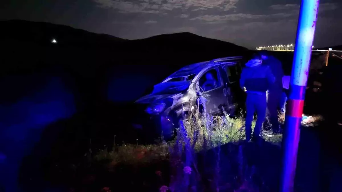 4 kişi yaralandı: Sarıkamış trafik kazası.