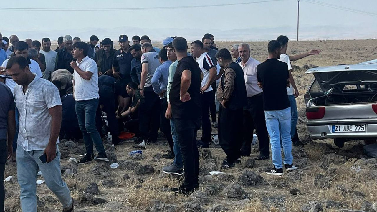 Diyarbakır'da trafik kazasında 1 kişi ağır, 4 kişi yaralandı.
