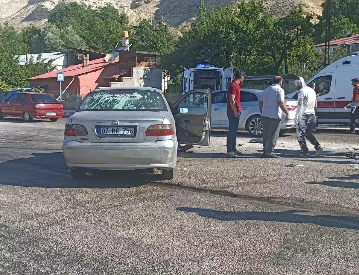 Sivas'ta meydana gelen trafik olayında 4 kişi yaralandı.