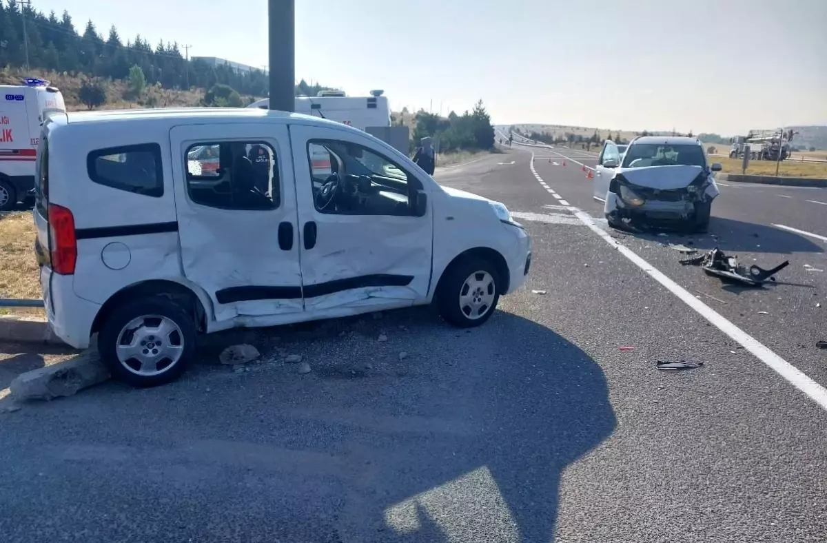 Tavşanlı'da Kaza: 4 Kişi Yaralı