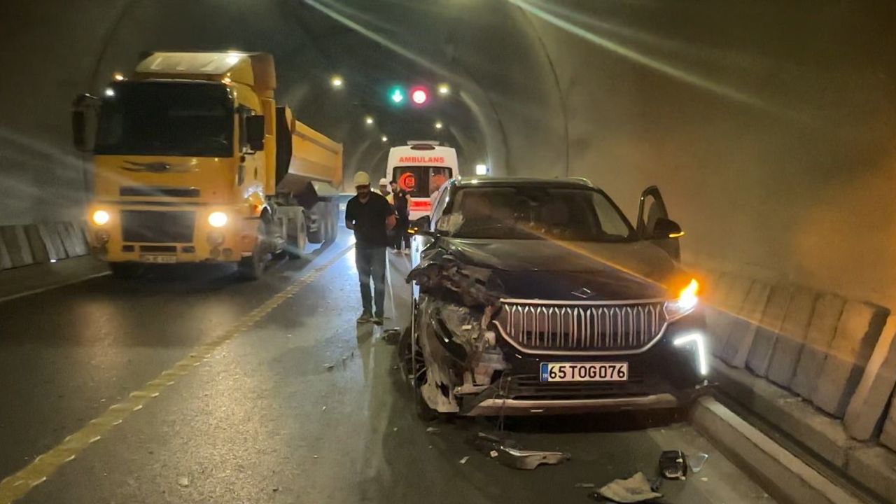 TOGG, Van Güzeldere Tüneli'nde Kaza Geçirdi.