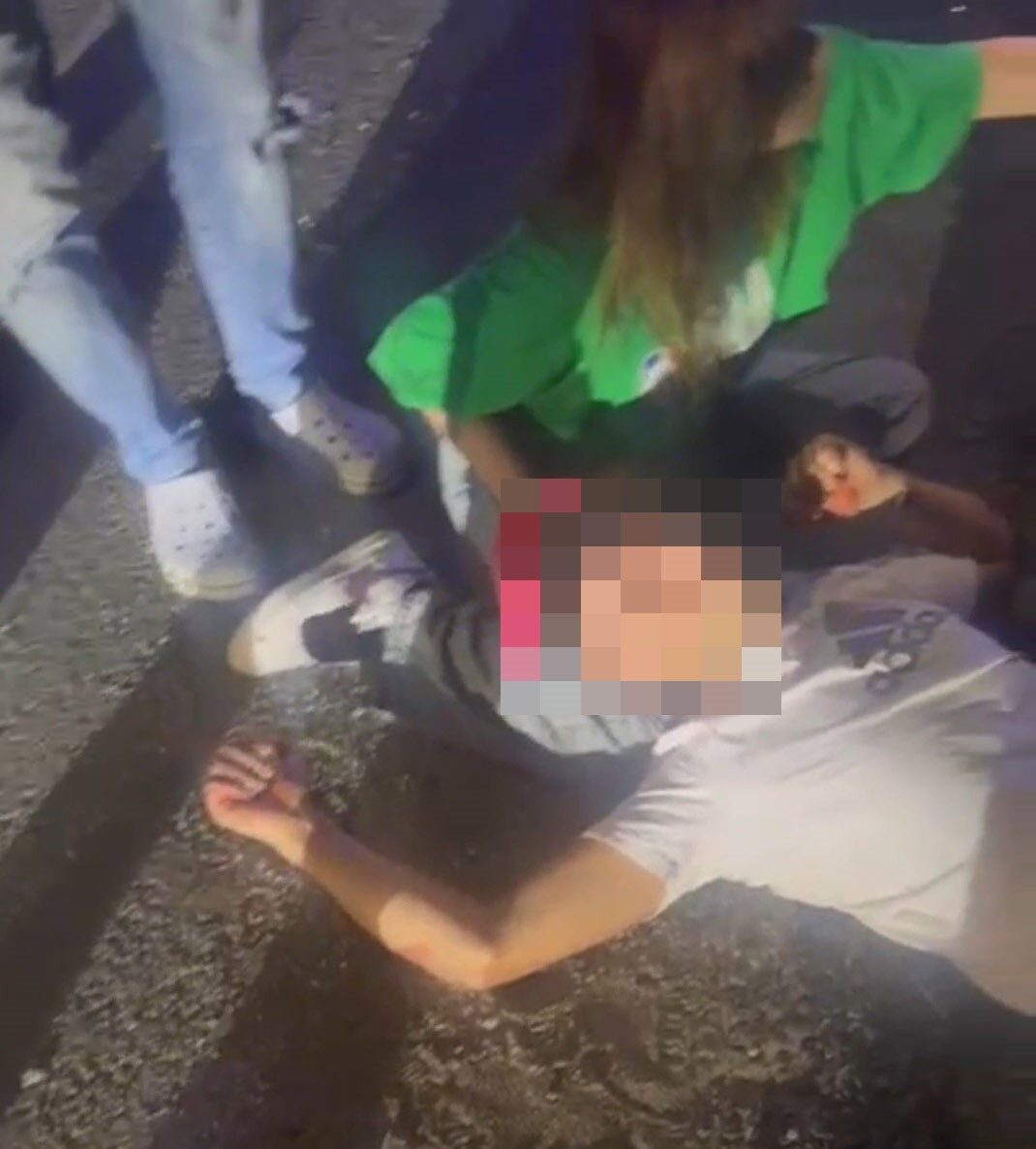 Trafik kazasında arkadaşının yanında hiç ayrılmadan durdu: Yürek parçalayan olay - Haber Güncel