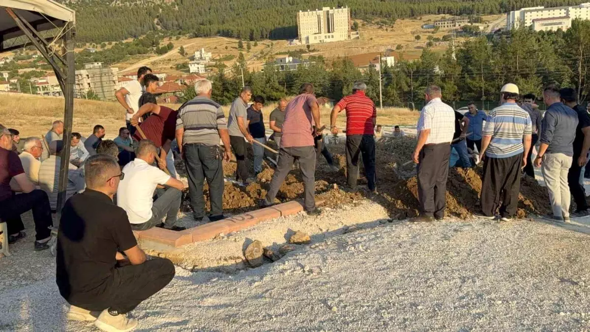 Antalya'da baba ile oğlu trafik kazasında vefat etti.