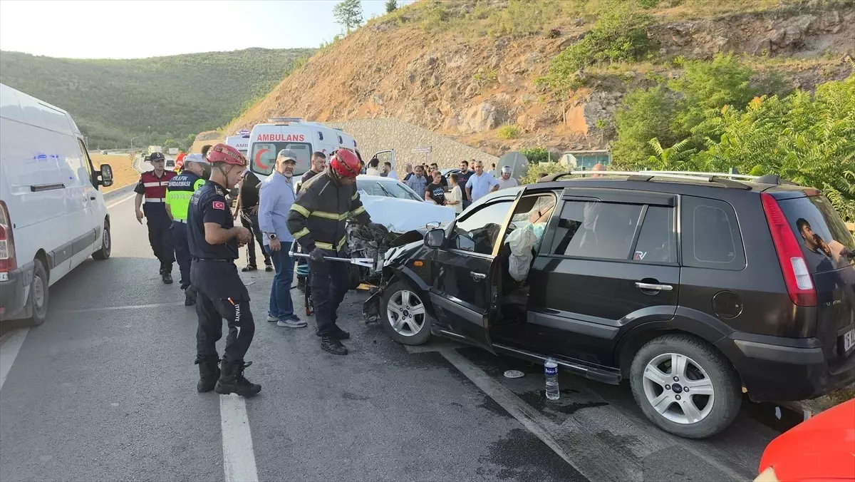 Bursa'da Kaza: 4 Kişi Yaralandı
