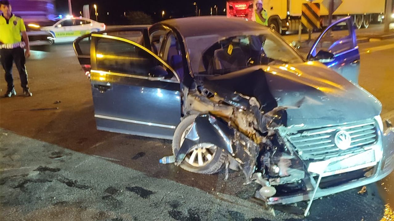 Kozağaç Kavşağında Trafik Kazası: 2 Kişi Yaralandı
