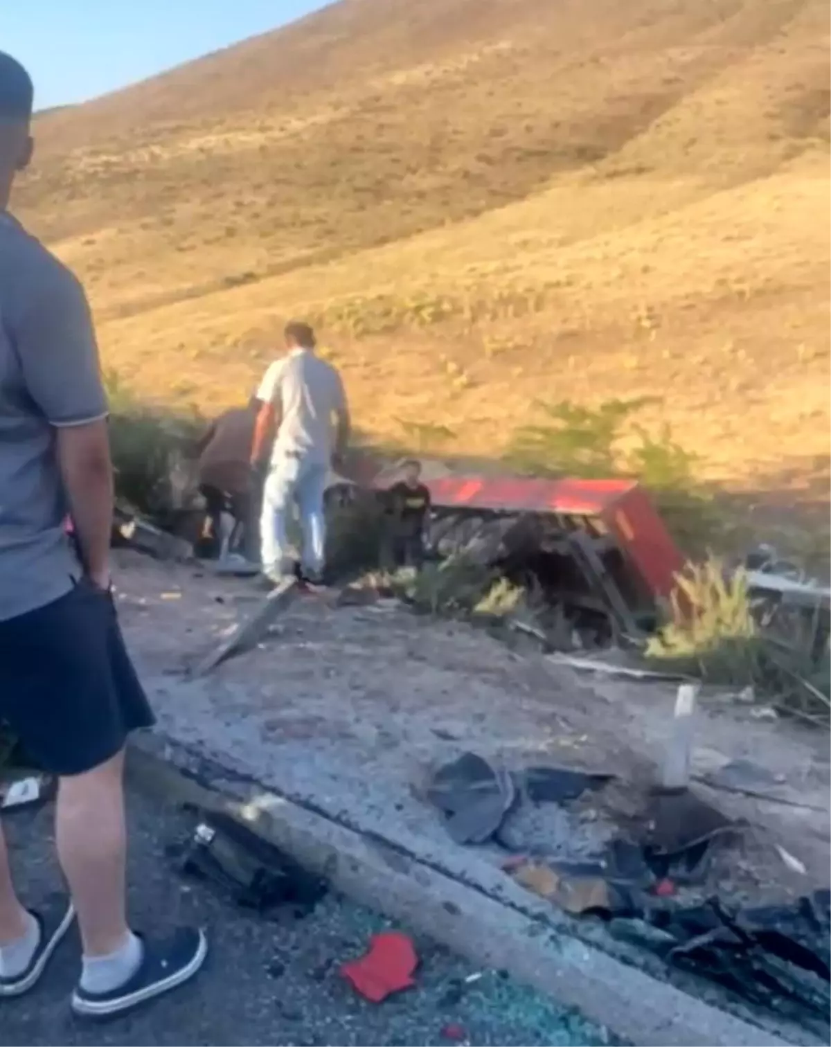 Niğde'de Zincirleme Kaza 16 Kişiyi Yaraladı.