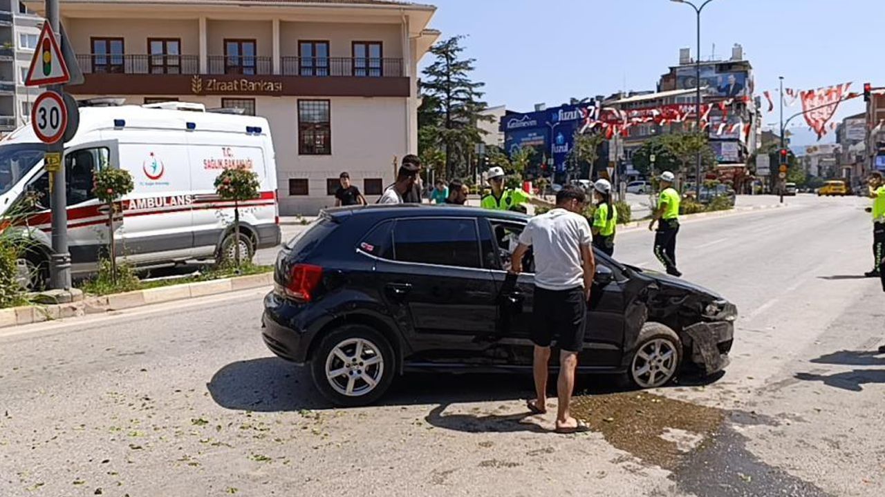 Bursa'da Kafa Kafaya Çarpışma: 4 kişi yaralandı