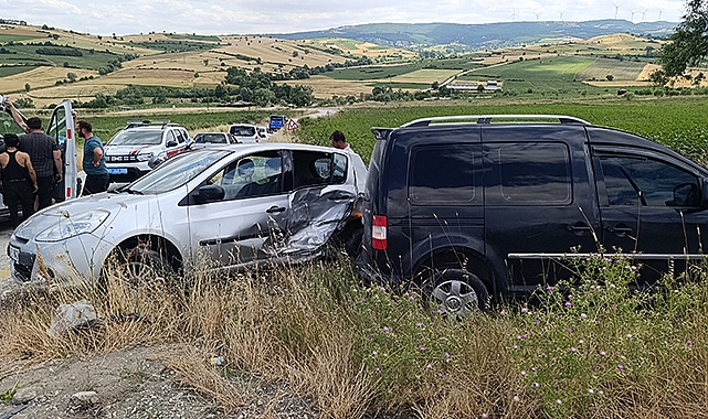 Havza'da Trafik Kazası: Araçlar Çarpıştı, 2 Kişi Yaralandı.