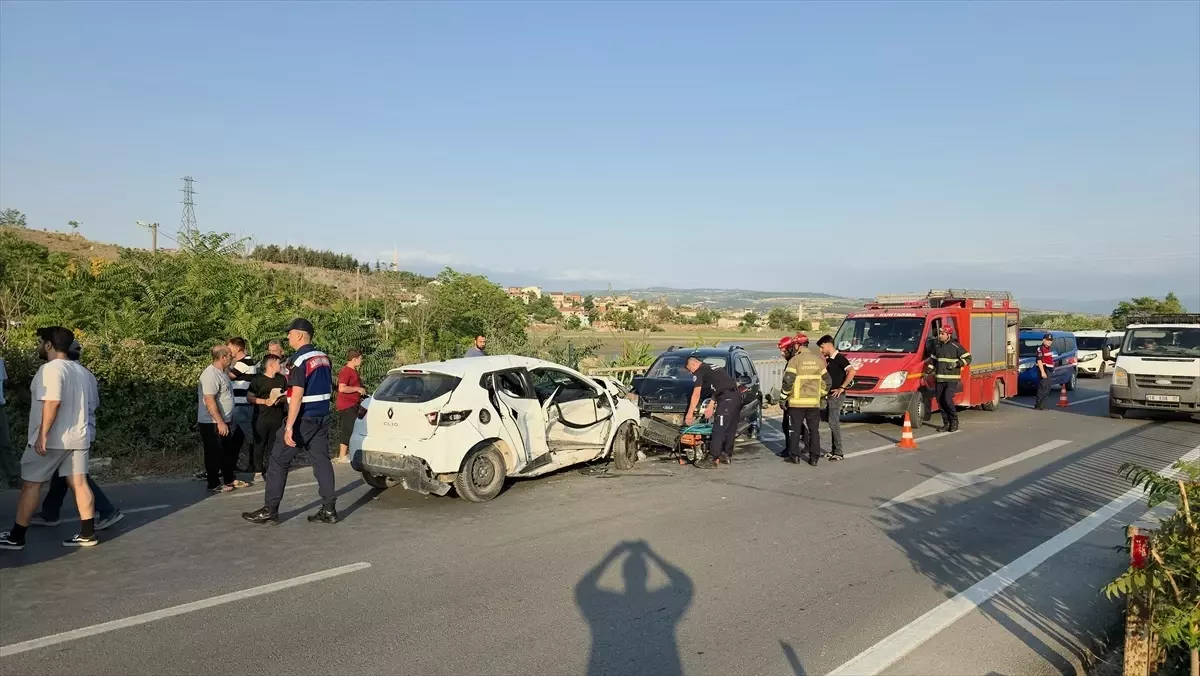 İnegöl'de Trafik Kazası: 4 kişi yaralandı.