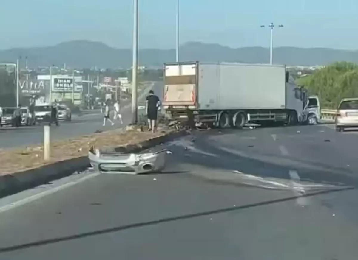 İzmir'de Kaza: Sürücü Yaşamını Yitirdi