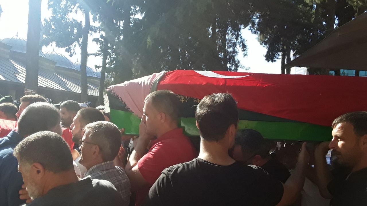Konya'da meydana gelen trafik kazasında hayatını kaybeden bir bebek ile 3 kişi Kocaeli'de toprağa verildi.