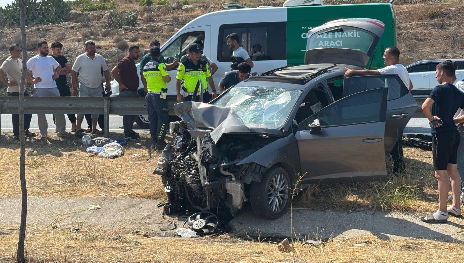 Mersin'de trajik kaza: 1 kişi hayatını kaybetti, 3 kişi ağır yaralandı.