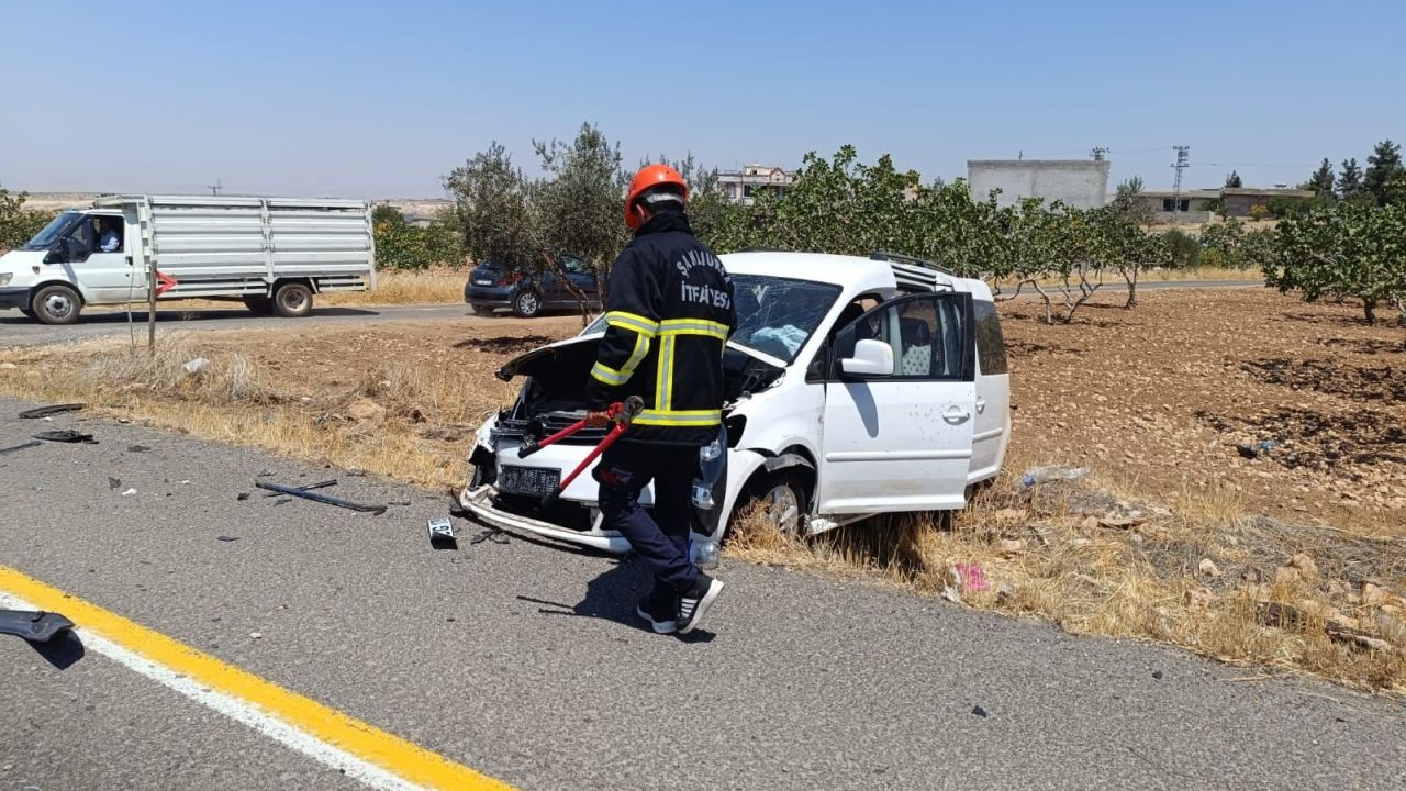 Şanlıurfa-Gaziantep Yolu'nda Kaza: 5 Kişi Yaralandı
