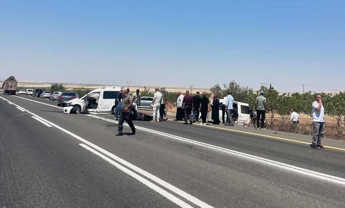 Şanlıurfa'da trafik kazasında 2 kişi yaralandı.