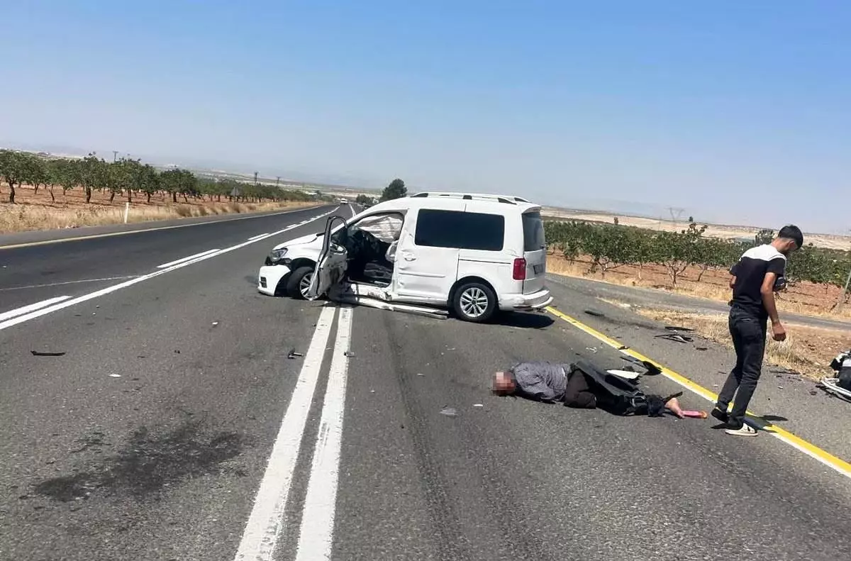 Birecik'te Kaza Sonucu 1 Kişi Ağır Yaralı, 2 Kişi Yaralandı.