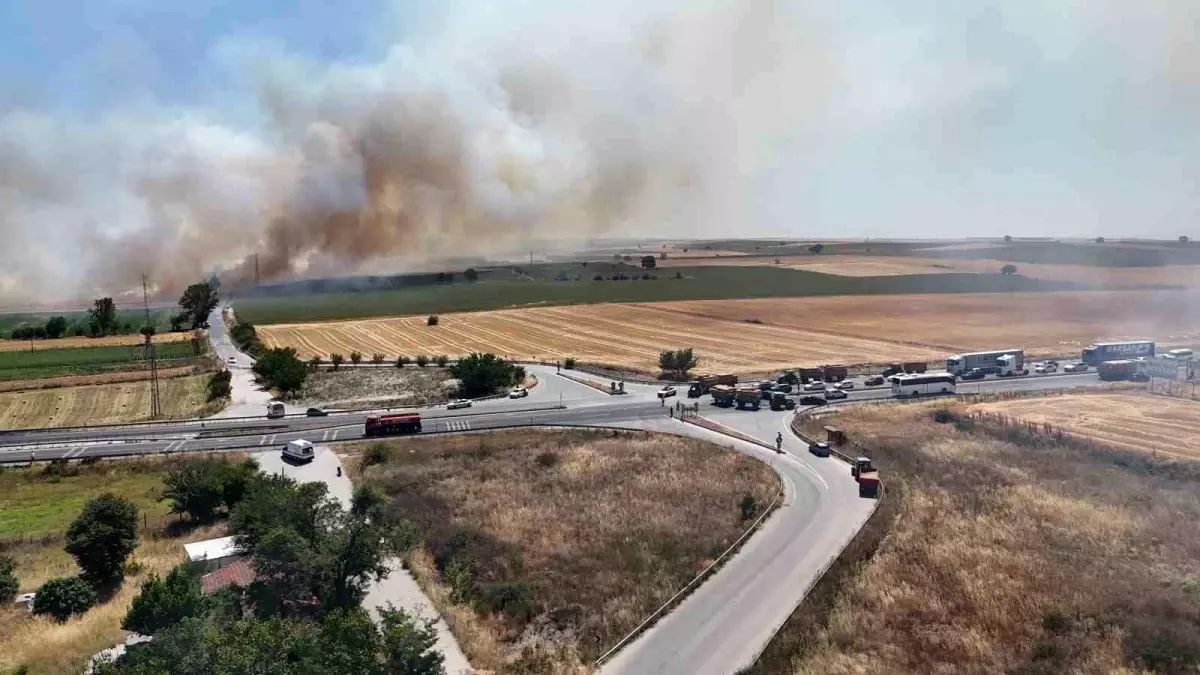 Edirne'de Trafik Kazası Sonucu Çıkan Yangın: Yaralılar Var