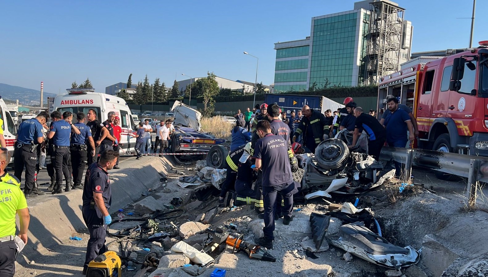 Kocaeli'de trajik kaza: 5 ölü, 1 kişi yaralı