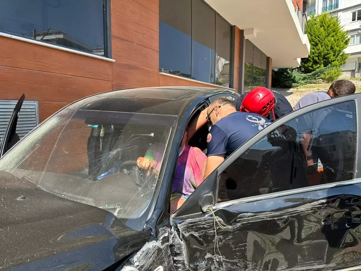 Samsun'da trafik kazasında sürücü yaralandı.