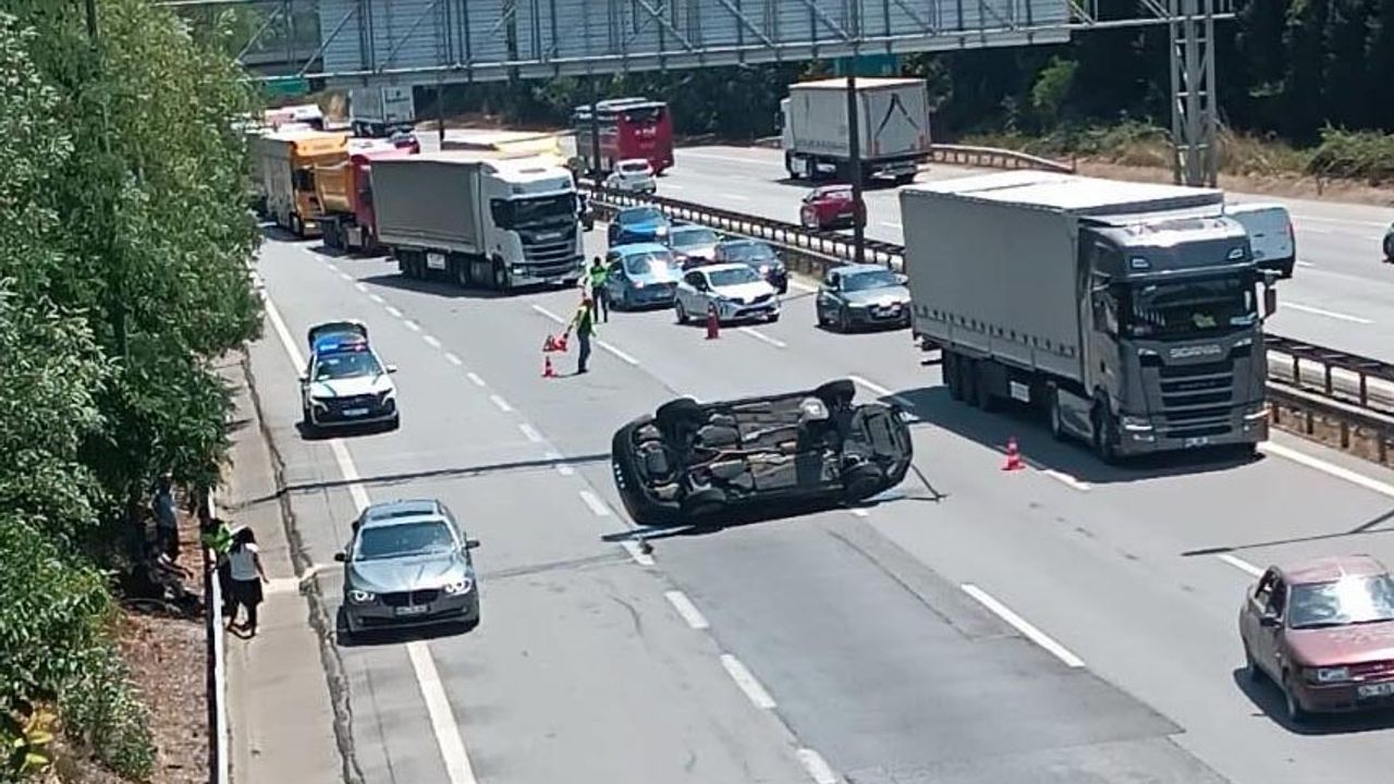 Sapanca'da İzmit otoyolunda trafik kazası oldu.