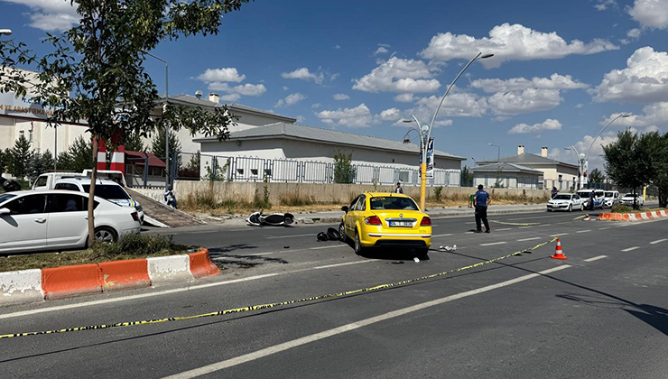 Ağrı'da trafik kazasında çift öldü.